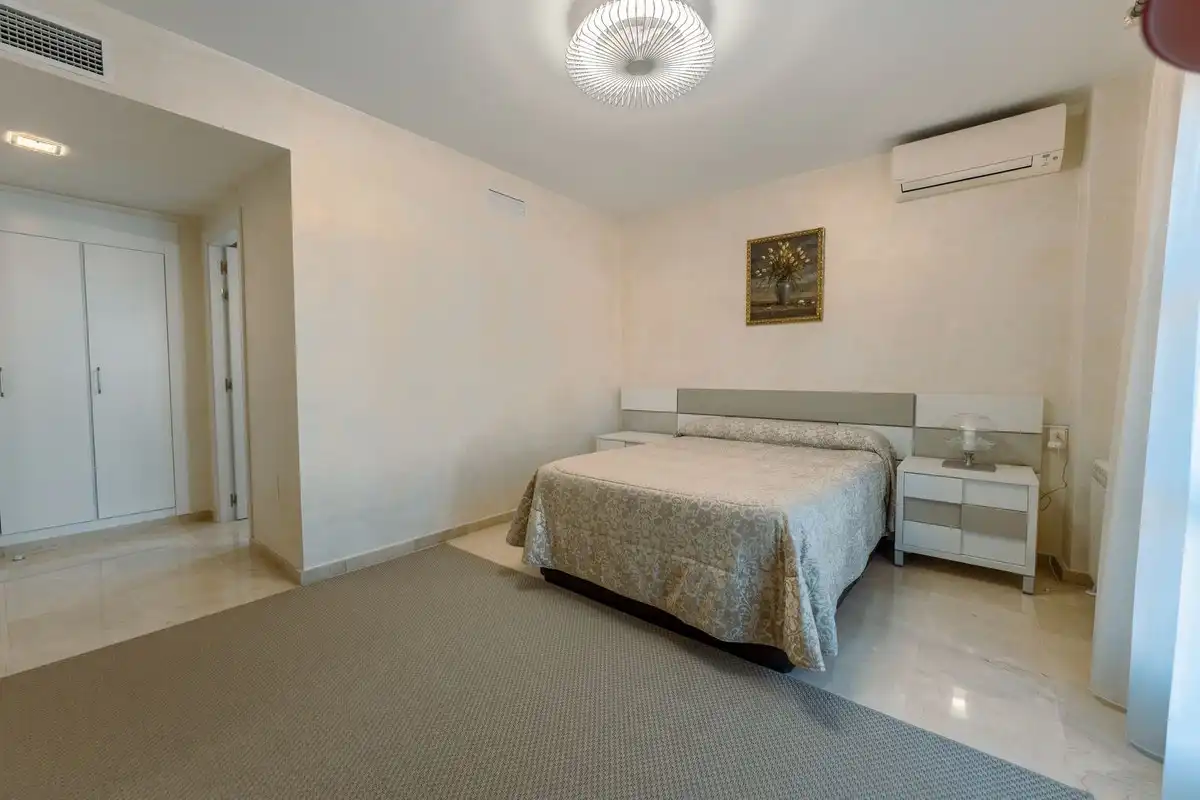Dormitori de Casa o xalet en venda en Marbella amb Aire condicionat, Terrassa i Traster