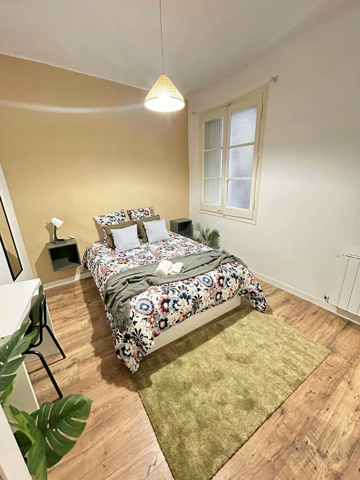 Bedroom of Flat to share in  Barcelona Capital  with Heating, Furnished and Washing machine