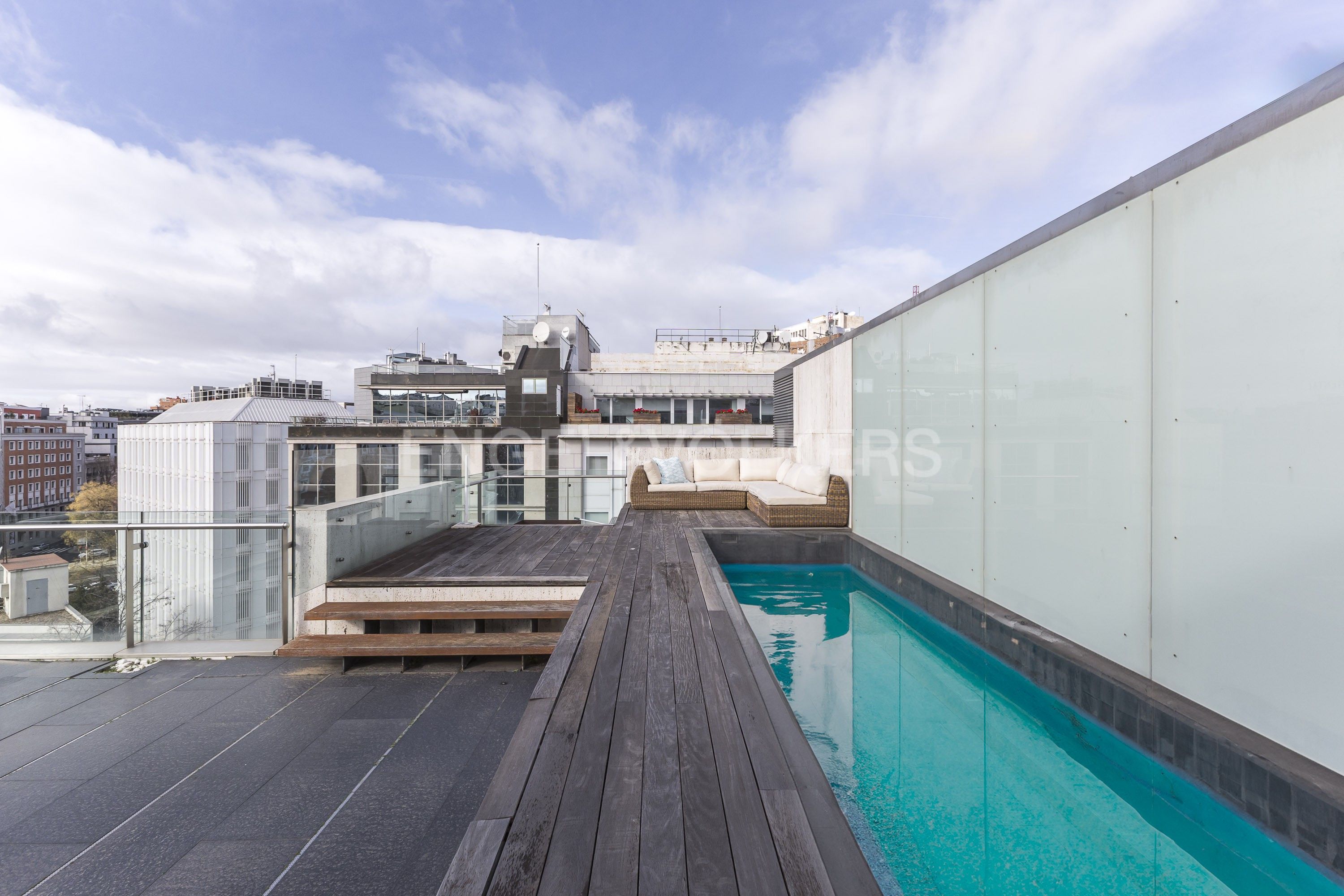 Piscina de Àtic en venda en  Madrid Capital amb Aire condicionat, Calefacció i Terrassa