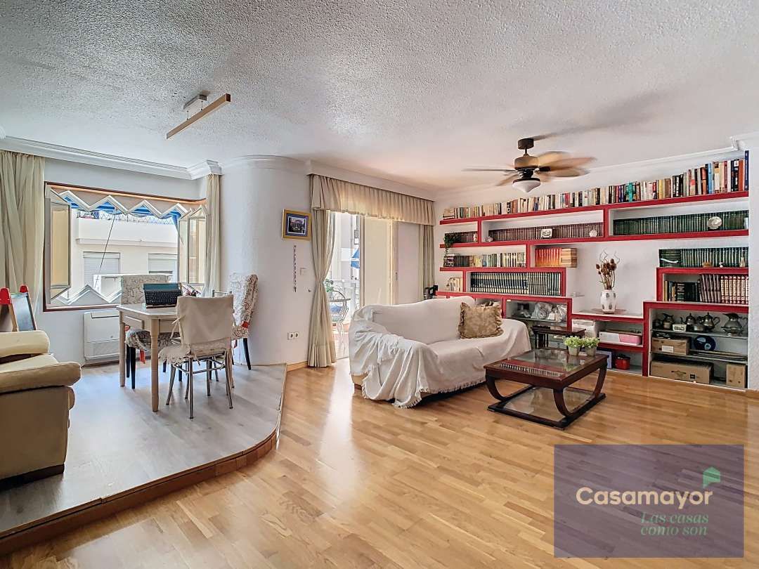 Sala de estar de Ático en venta en Alicante / Alacant con Calefacción, Terraza y Balcón