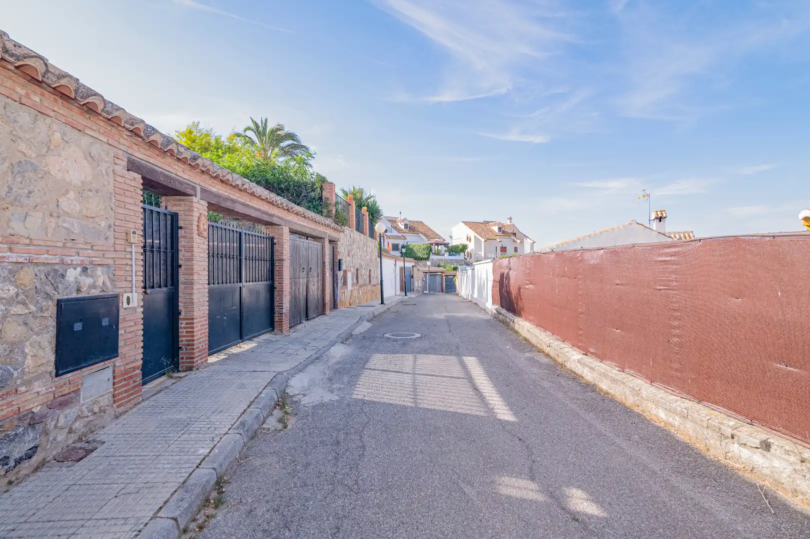 Vista exterior de Casa o xalet en venda en Las Gabias amb Jardí privat, Terrassa i Moblat