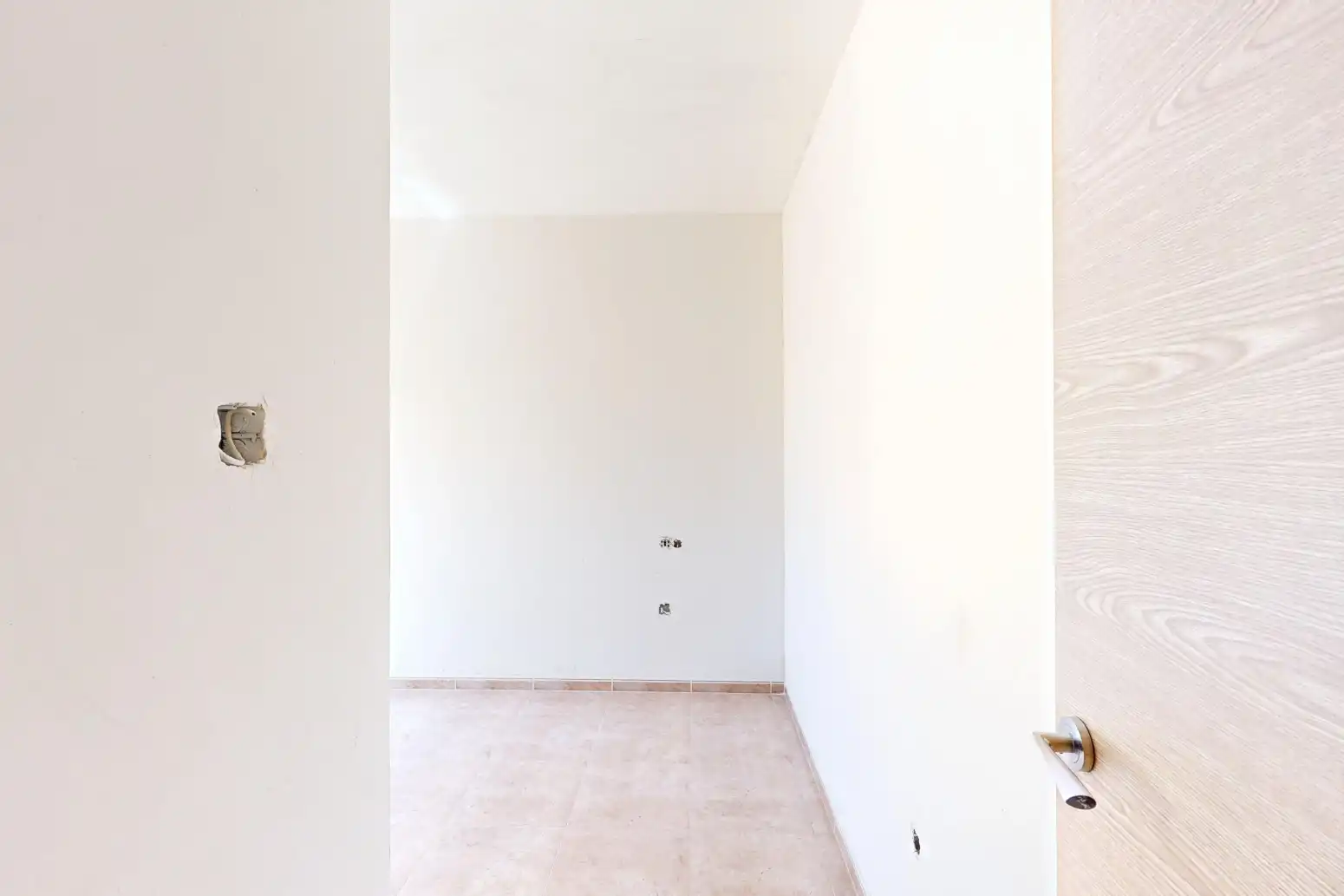 Wohnung zum Verkauf in Cartagena mit Privatgarten, Terrasse und Abstellraum