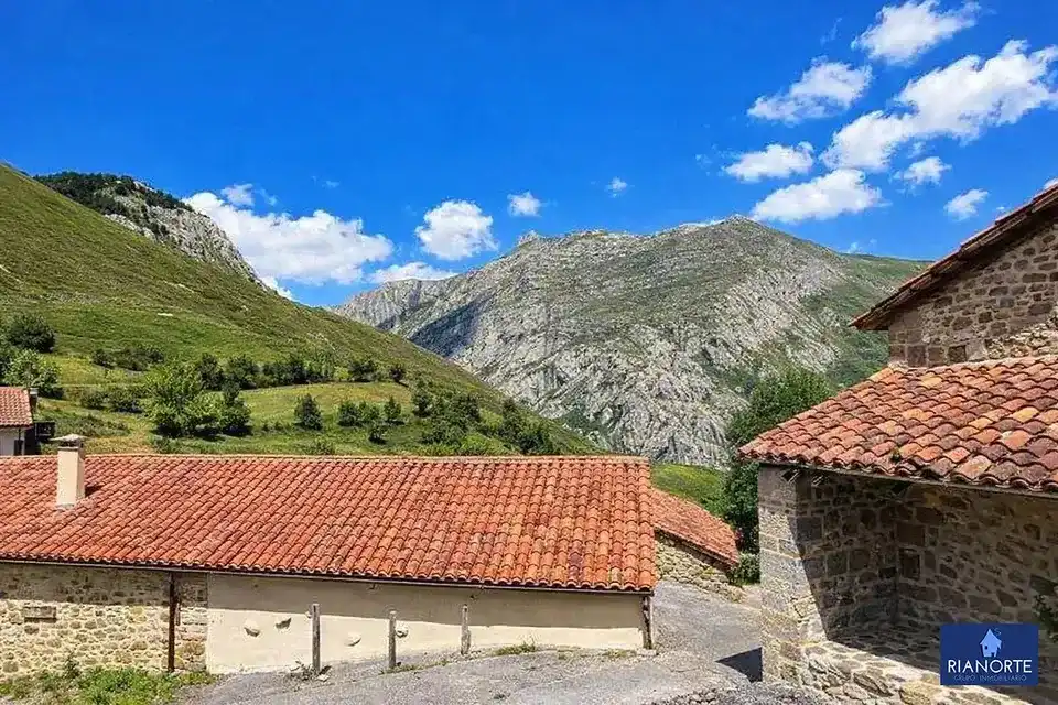 Vista exterior de Casa o chalet en venta en Teverga