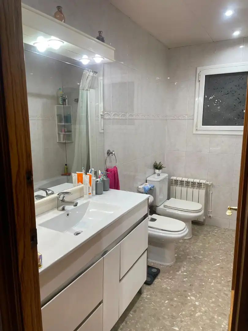 Badezimmer von Erdgeschoss zum Verkauf in Calella mit Klimaanlage, Heizung und Terrasse