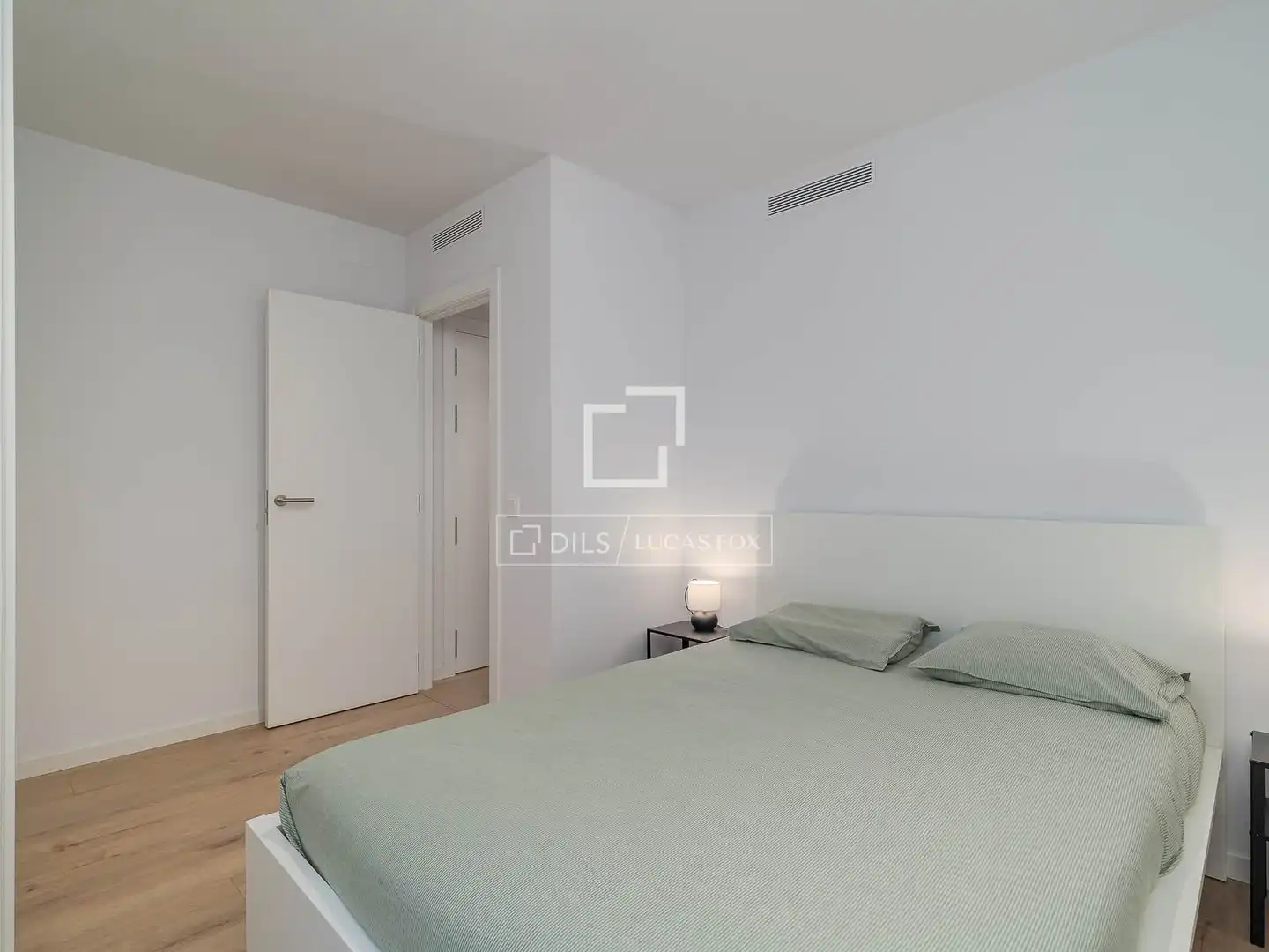 Bedroom of Flat for rent in Barcelona  with Air Conditioner, Parquet flooring and Furnished