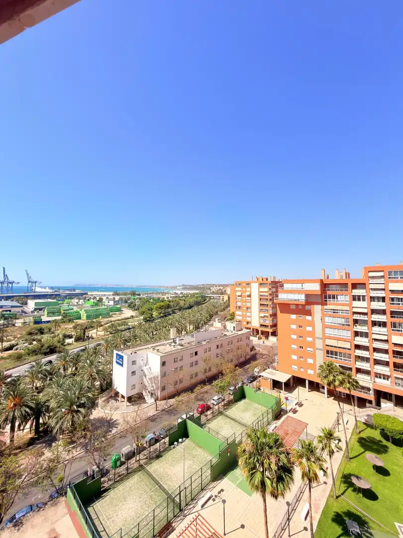 Vista exterior de Pis de lloguer en Alicante / Alacant amb Calefacció, Jardí privat i Terrassa