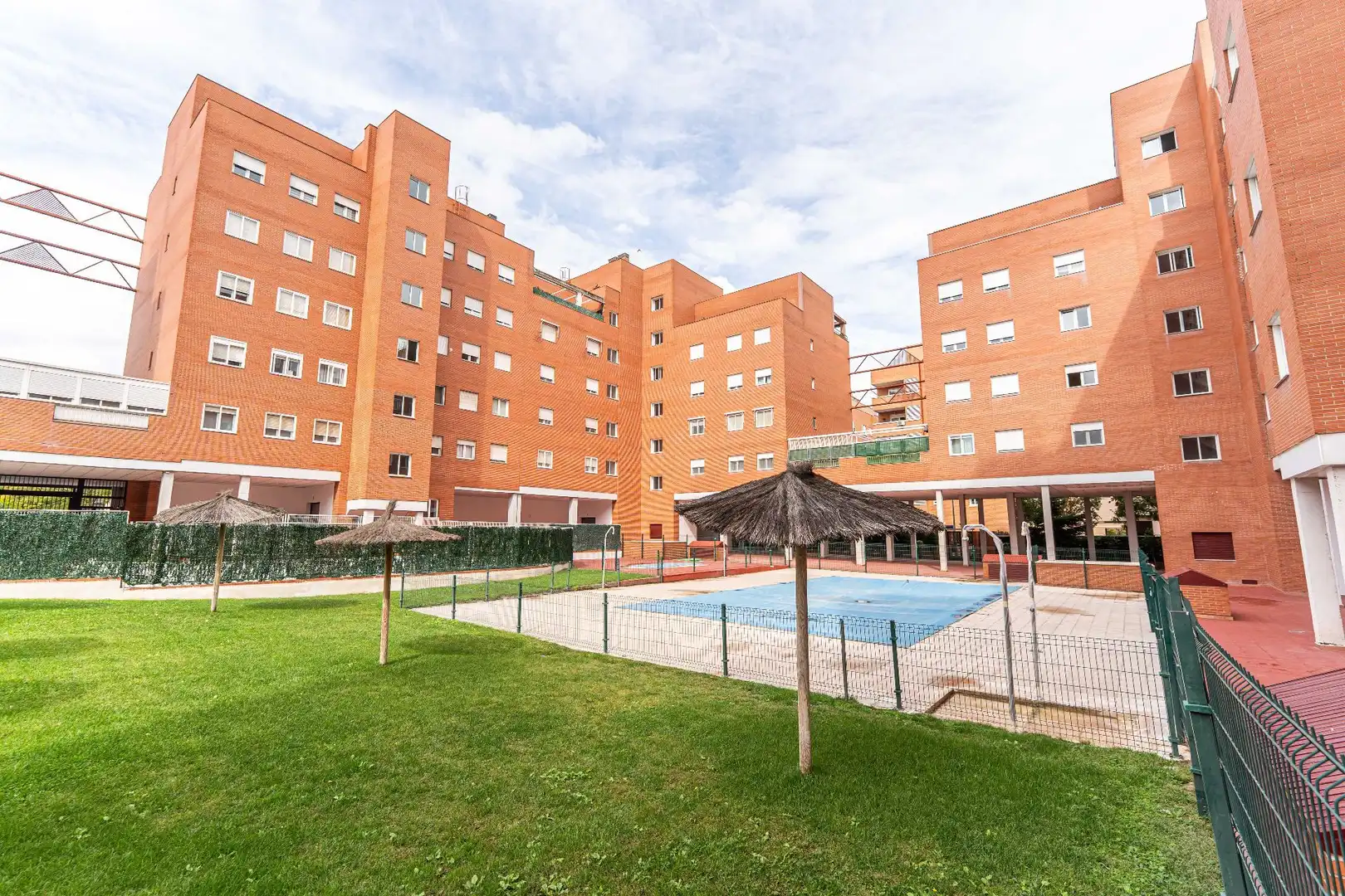 Vista exterior de Piso en venta en Universidad - Hospital