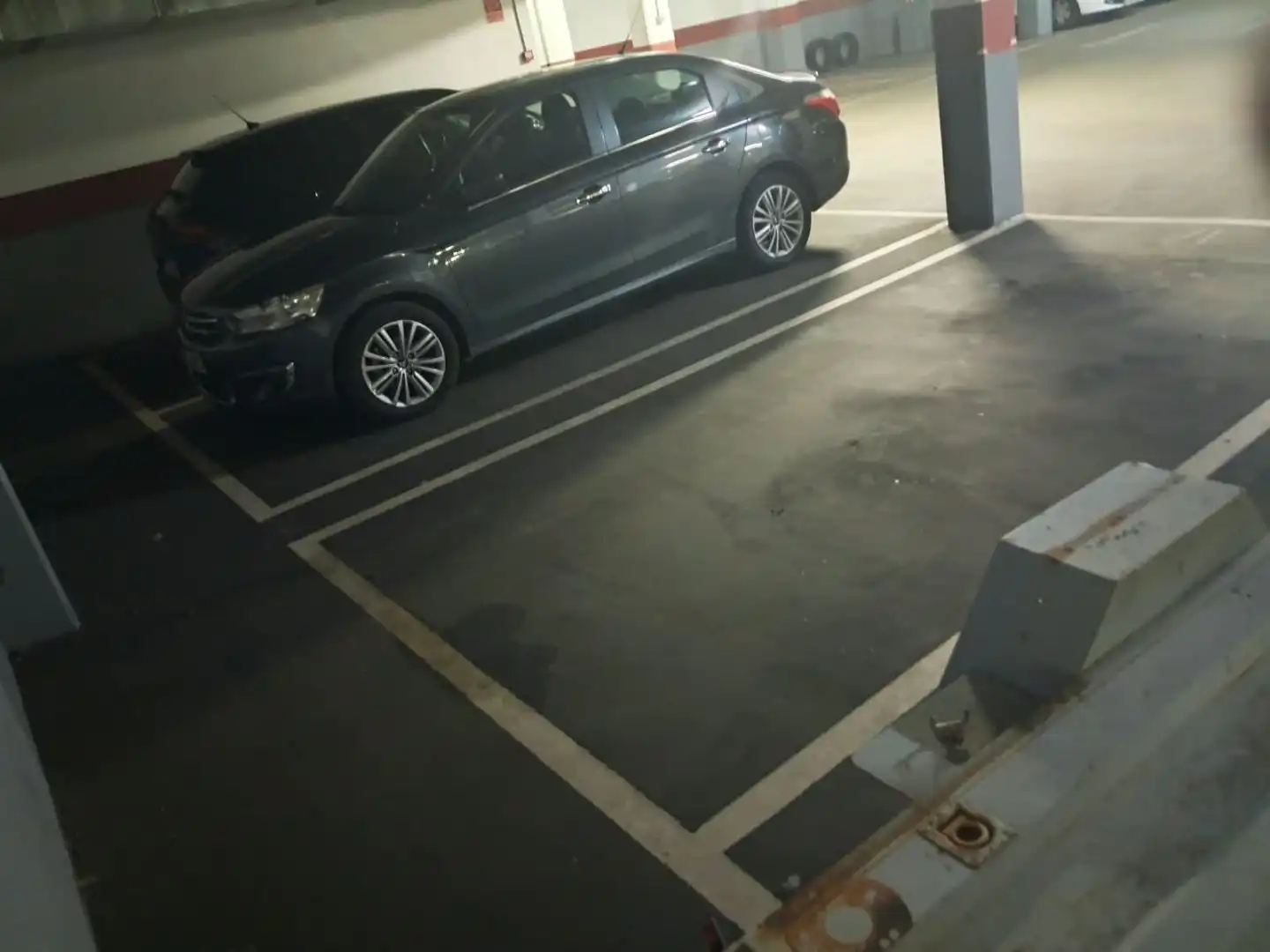 Parking of Garage for rent in Sur - PAU 4