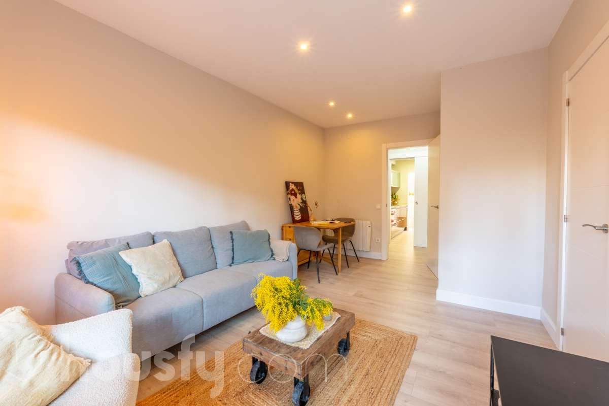 Sala d'estar de Planta baixa en venda en Vilanova i la Geltrú amb Aire condicionat, Calefacció i Jardí privat