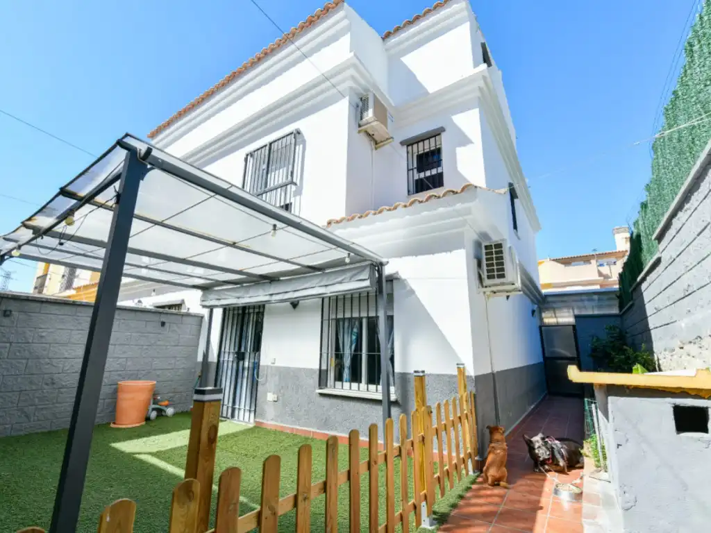 Vista exterior de Casa adosada en venta en Cártama