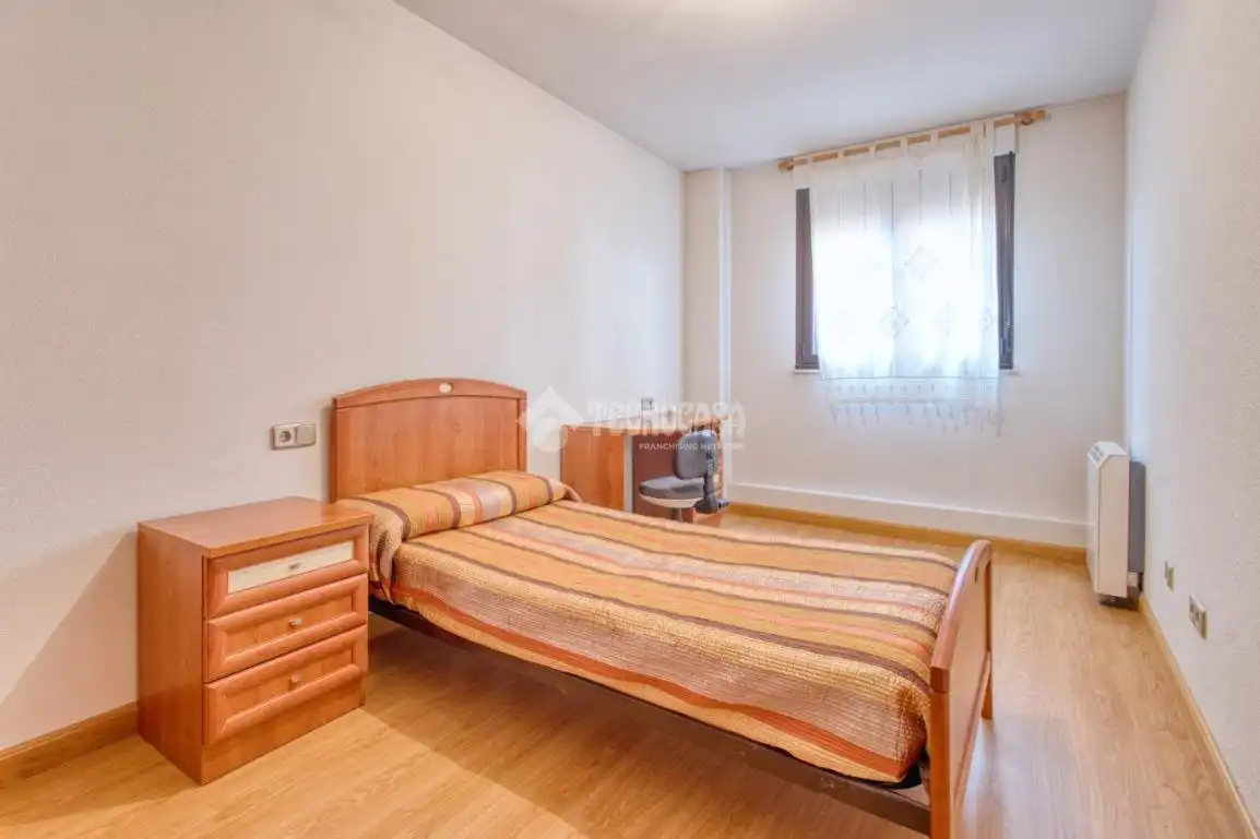 Habitación de Piso en venta en Arapiles con Calefacción, Trastero y Balcón