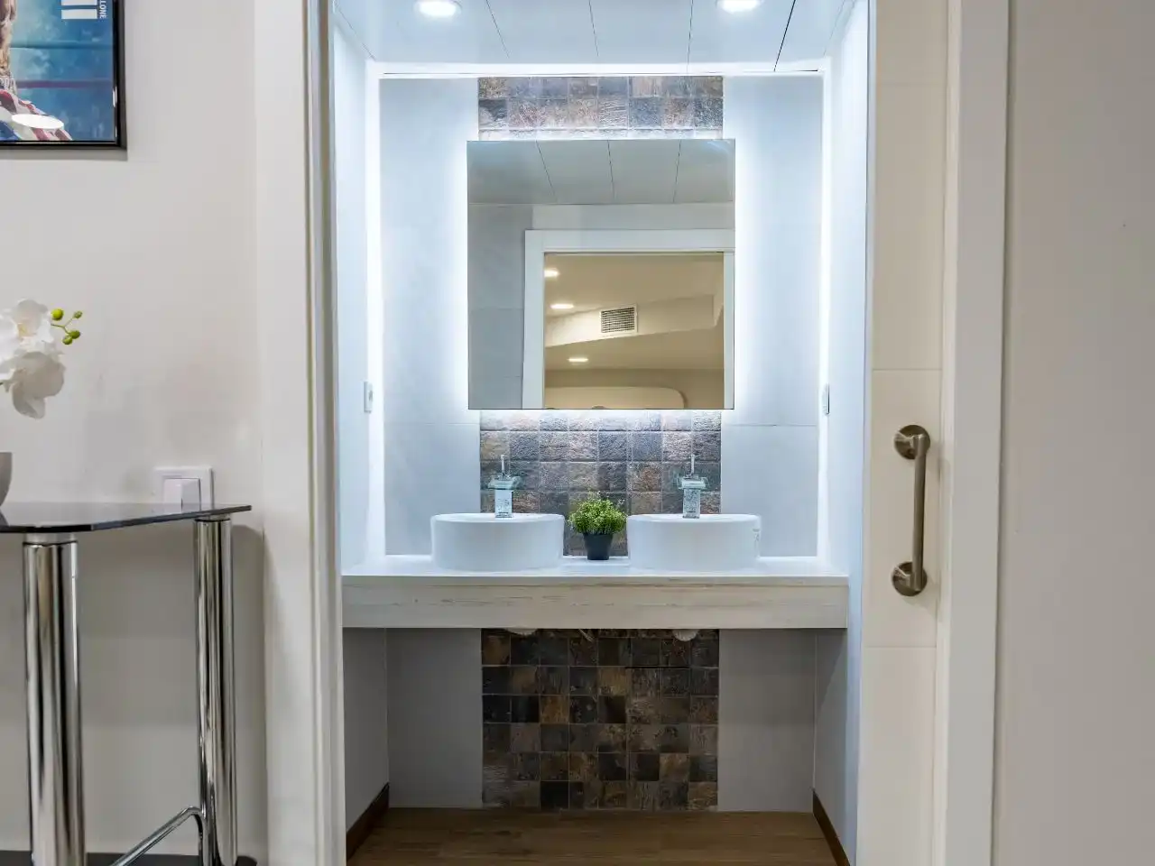 Bathroom of Flat for sale in Boadilla del Monte  with Air Conditioner, Private garden and Parquet flooring