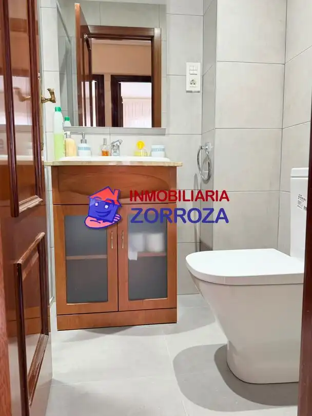 Bany de Pis en venda en Bilbao  amb Terrassa i Balcó