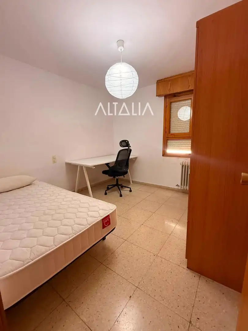 Habitación de Piso de alquiler en Cuenca con Calefacción y Amueblado