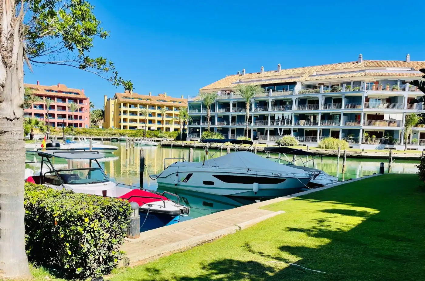 Außenansicht von Wohnung zur Miete in Sotogrande mit Klimaanlage, Terrasse und Möbliert