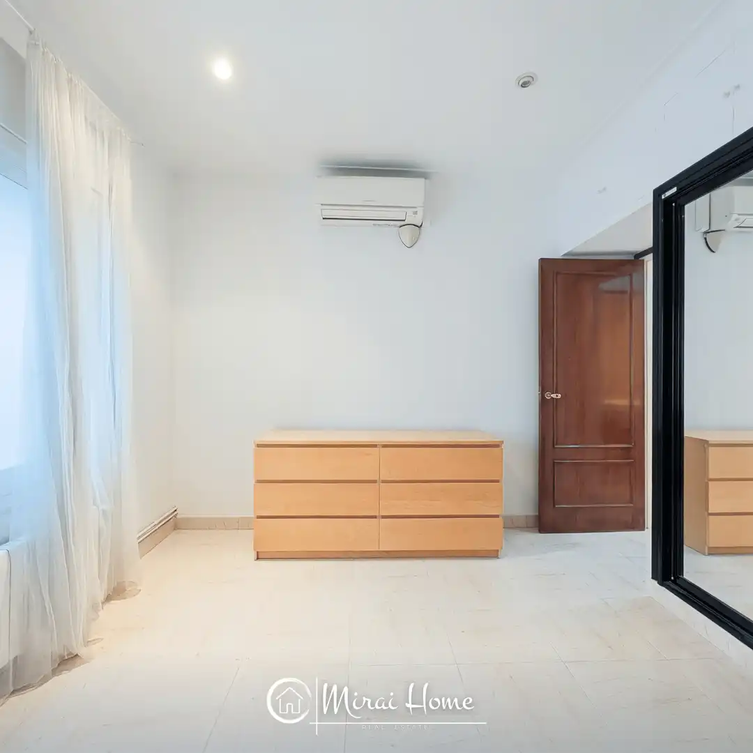 Habitación de Piso en venta en Barcelona con Calefacción, Amueblado y Horno