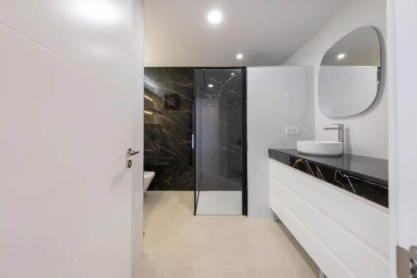 Bathroom of Attic for sale in Las Palmas de Gran Canaria  with Air Conditioner, Terrace and Storage room
