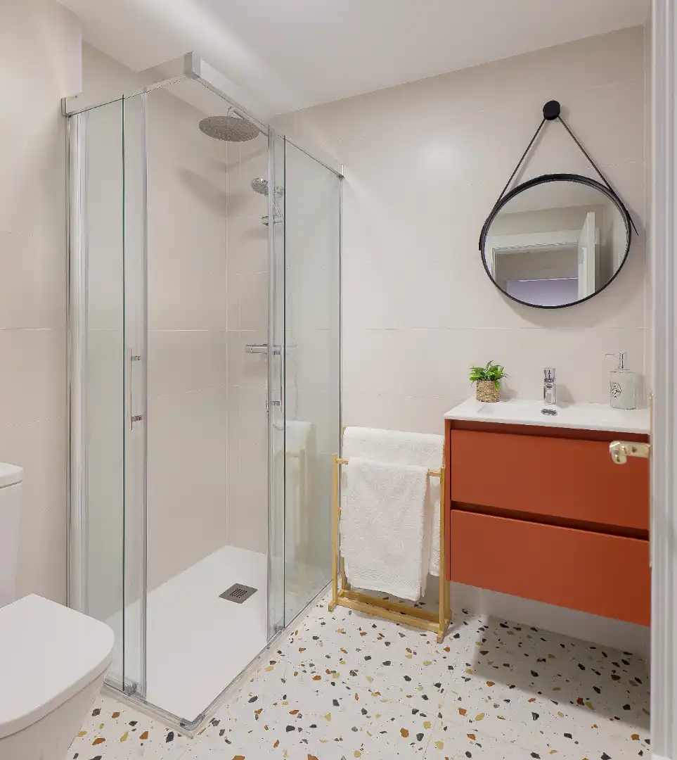 Baño de Piso de alquiler en Avilés con Calefacción, Parquet y Terraza