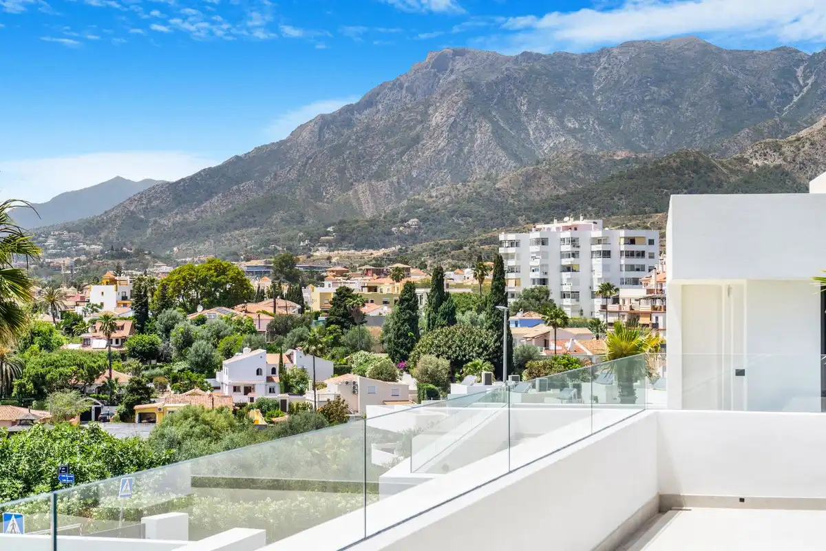 Vista exterior de Casa o chalet en venta en Marbella con Aire acondicionado, Jardín privado y Terraza