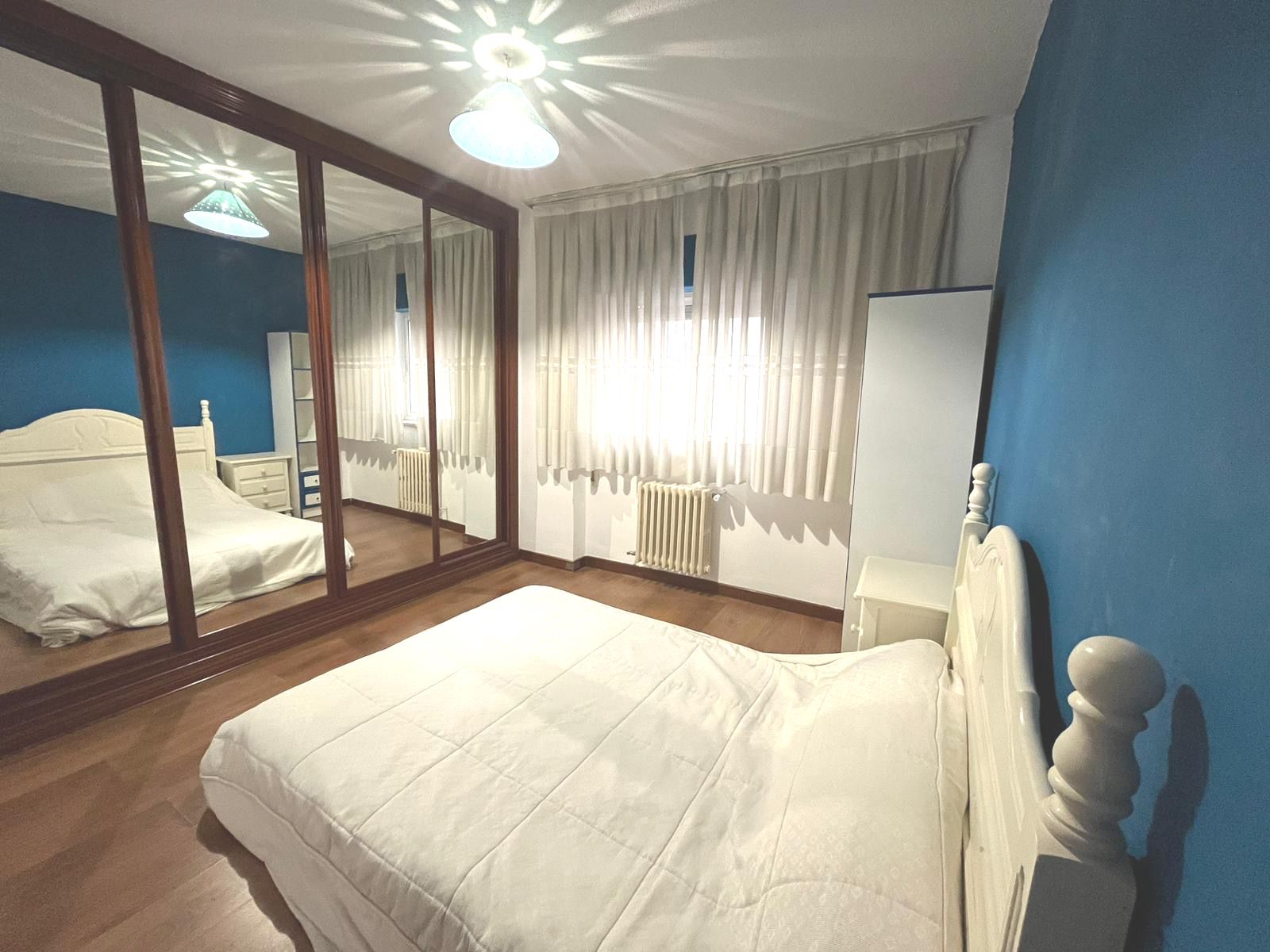 Bedroom of Flat for sale in Salamanca Capital  with Heating, Parquet flooring and Furnished