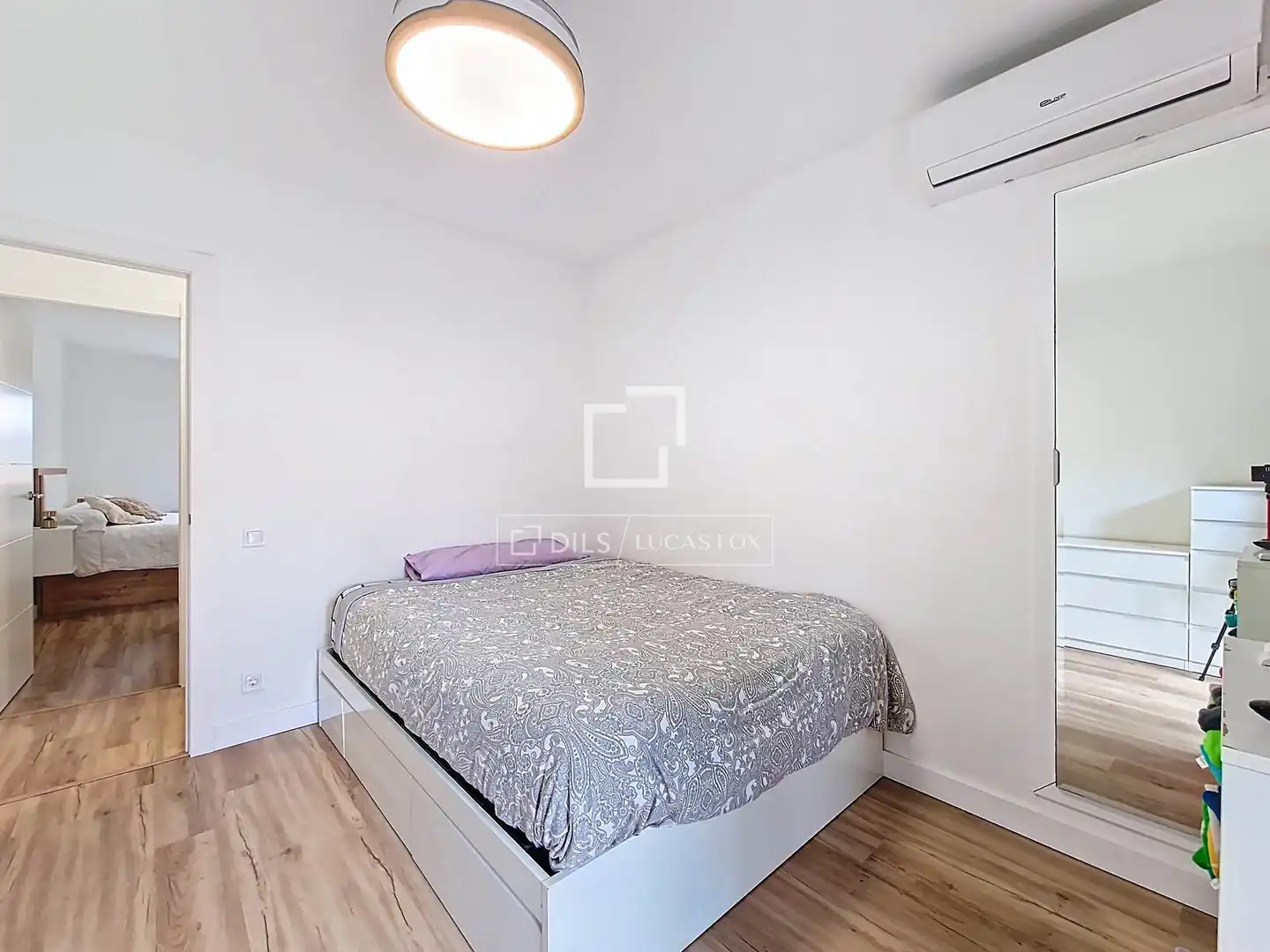 Schlafzimmer von Haus oder Chalet zum Verkauf in Vilanova i la Geltrú mit Klimaanlage, Heizung und Parkett