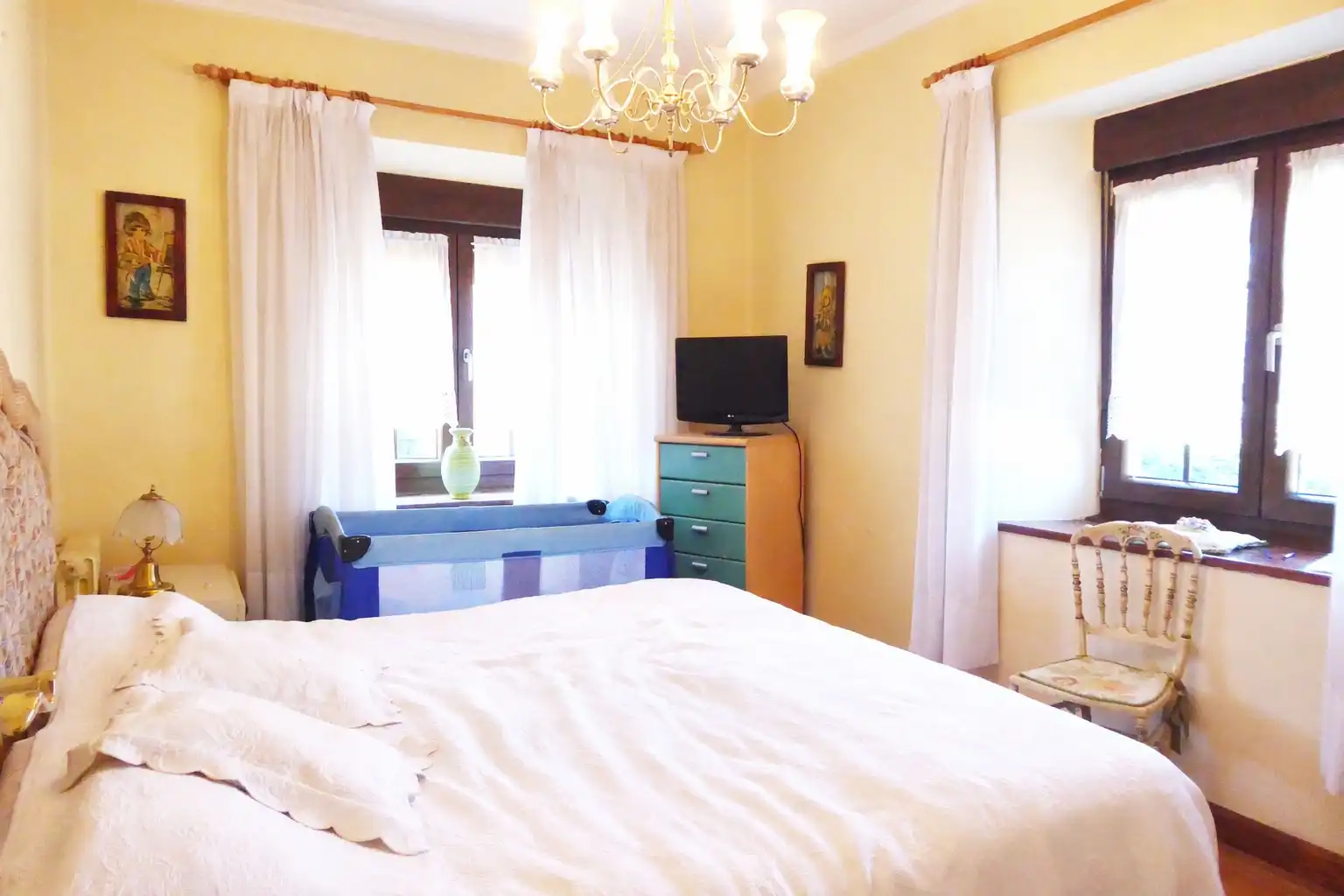 Dormitori de Casa o xalet en venda en Camargo amb Calefacció, Jardí privat i Parquet