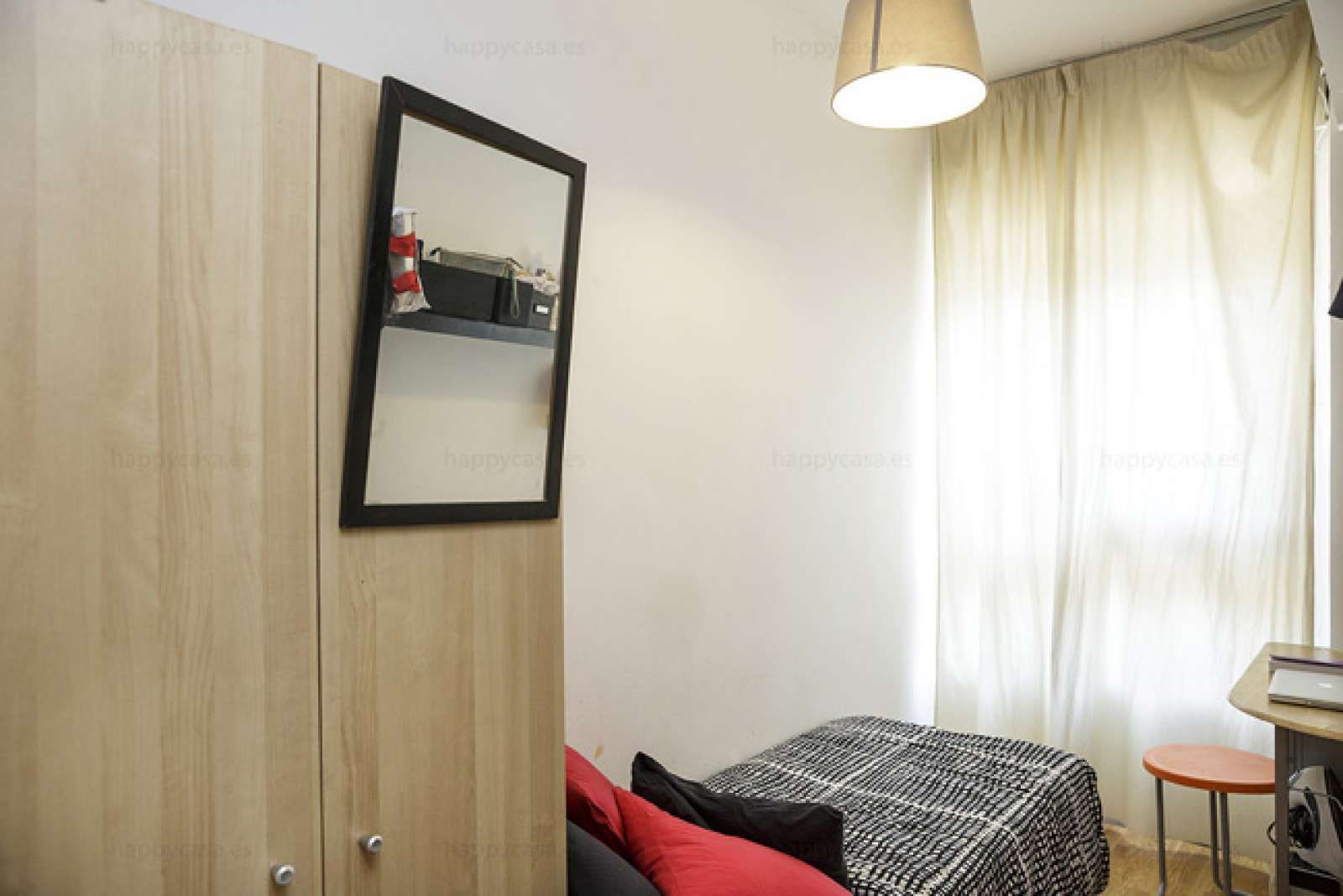 Dormitori de Pis per a compartir en  Barcelona Capital amb Aire condicionat, Terrassa i Moblat