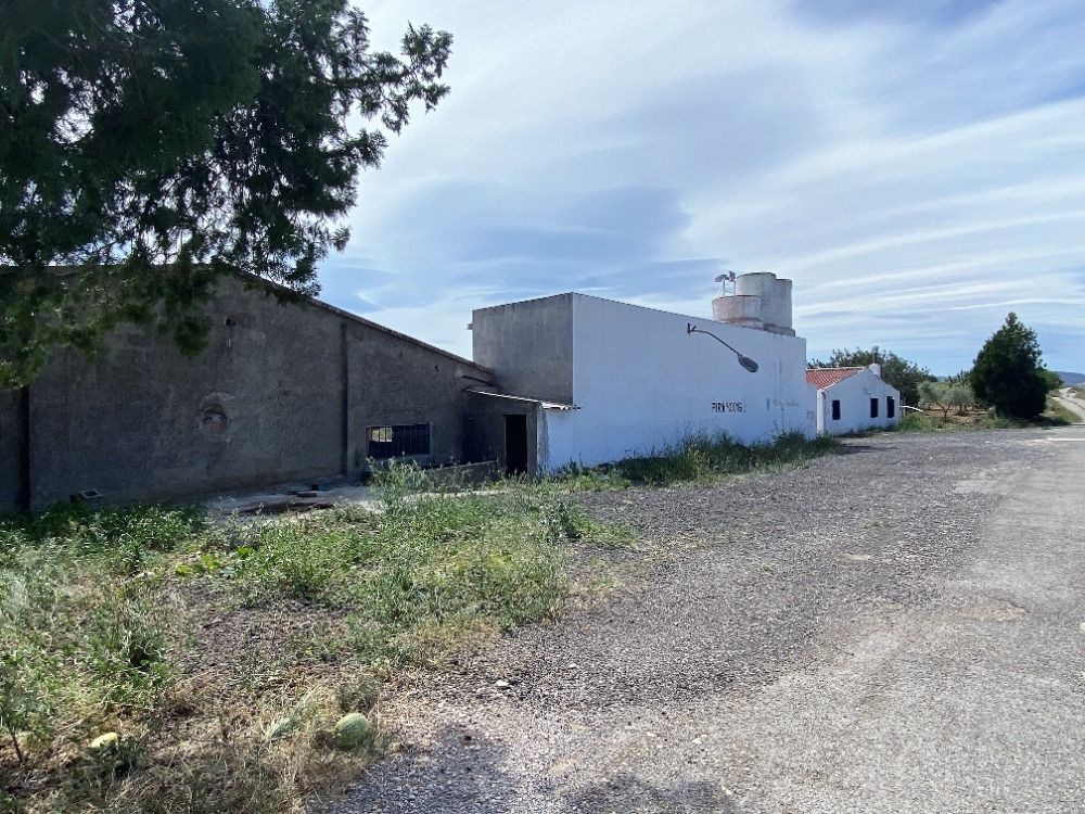 Vista exterior de Nau industrial en venda en Traiguera