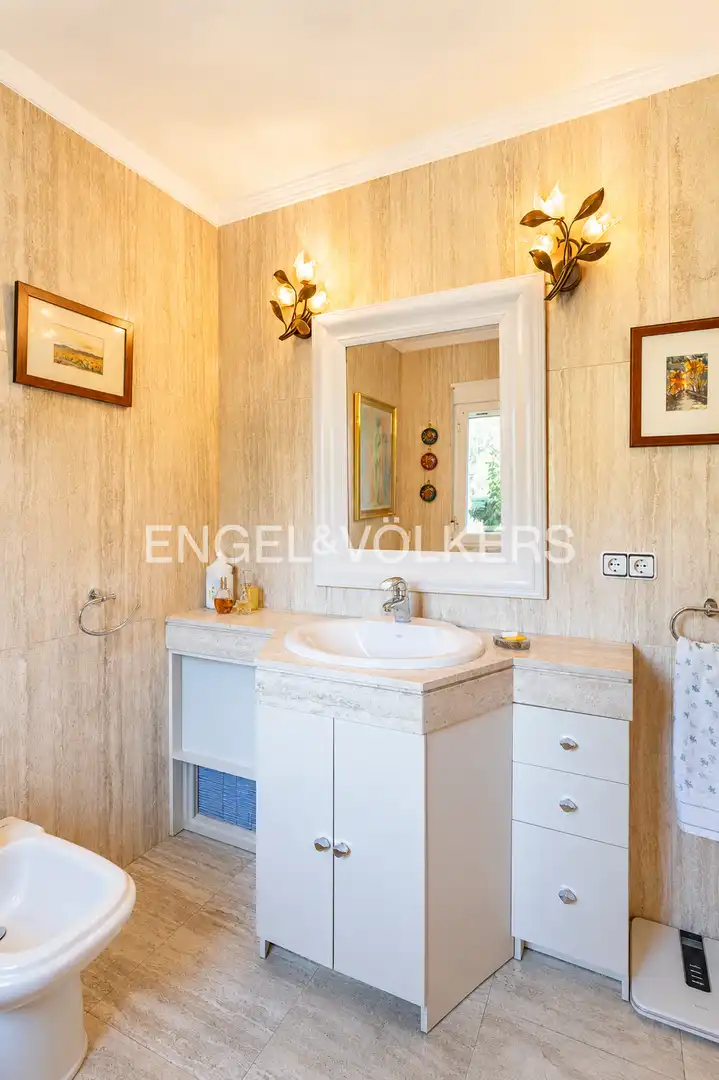 Bathroom of Houses for sale in Majadahonda  with Air Conditioner, Heating and Private garden