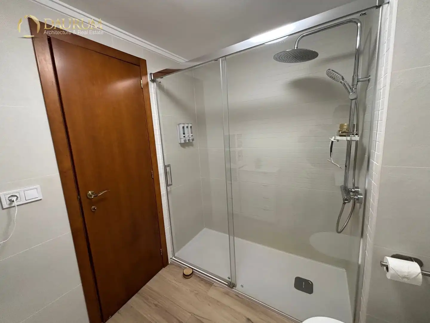 Baño de Piso en venta en Paterna con Aire acondicionado, Trastero y Amueblado