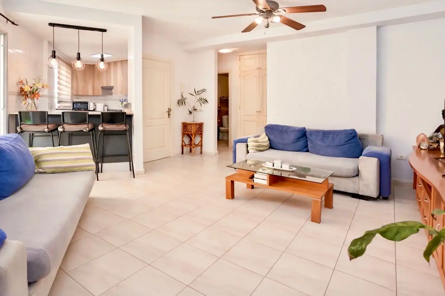 Sala de estar de Apartamento en venta en Guía de Isora con Terraza y Amueblado