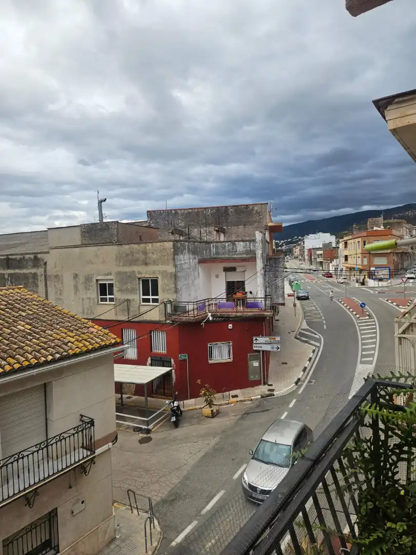 Exterior view of Flat for sale in Ador  with Air Conditioner, Storage room and Oven