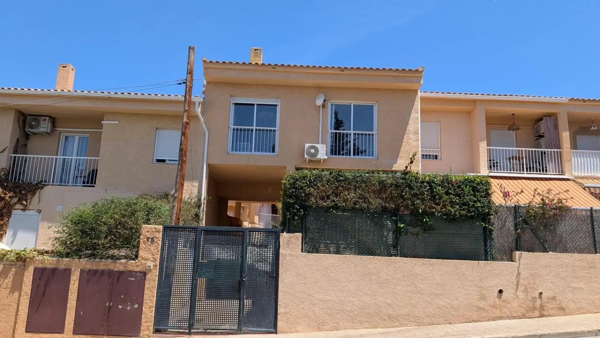 Vista exterior de Casa o chalet en venta en L'Alfàs del Pi con Aire acondicionado, Terraza y Piscina comunitaria