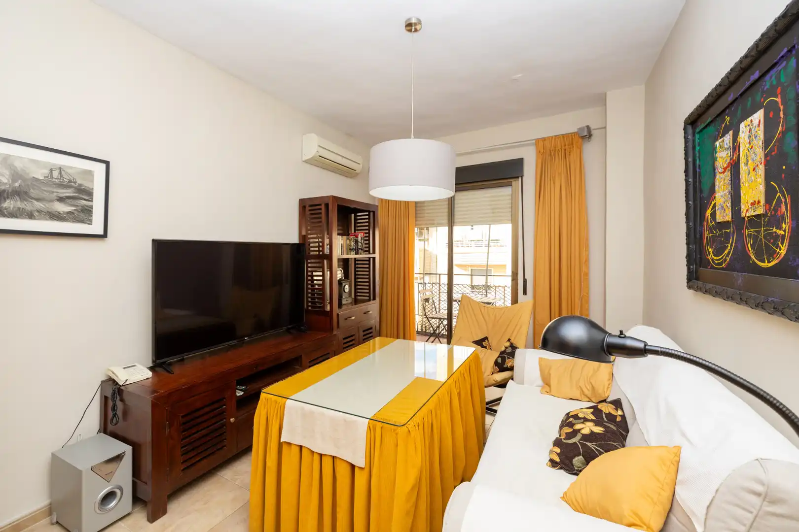 Living room of Flat for rent in Granada  with Air Conditioner, Furnished and Washing machine