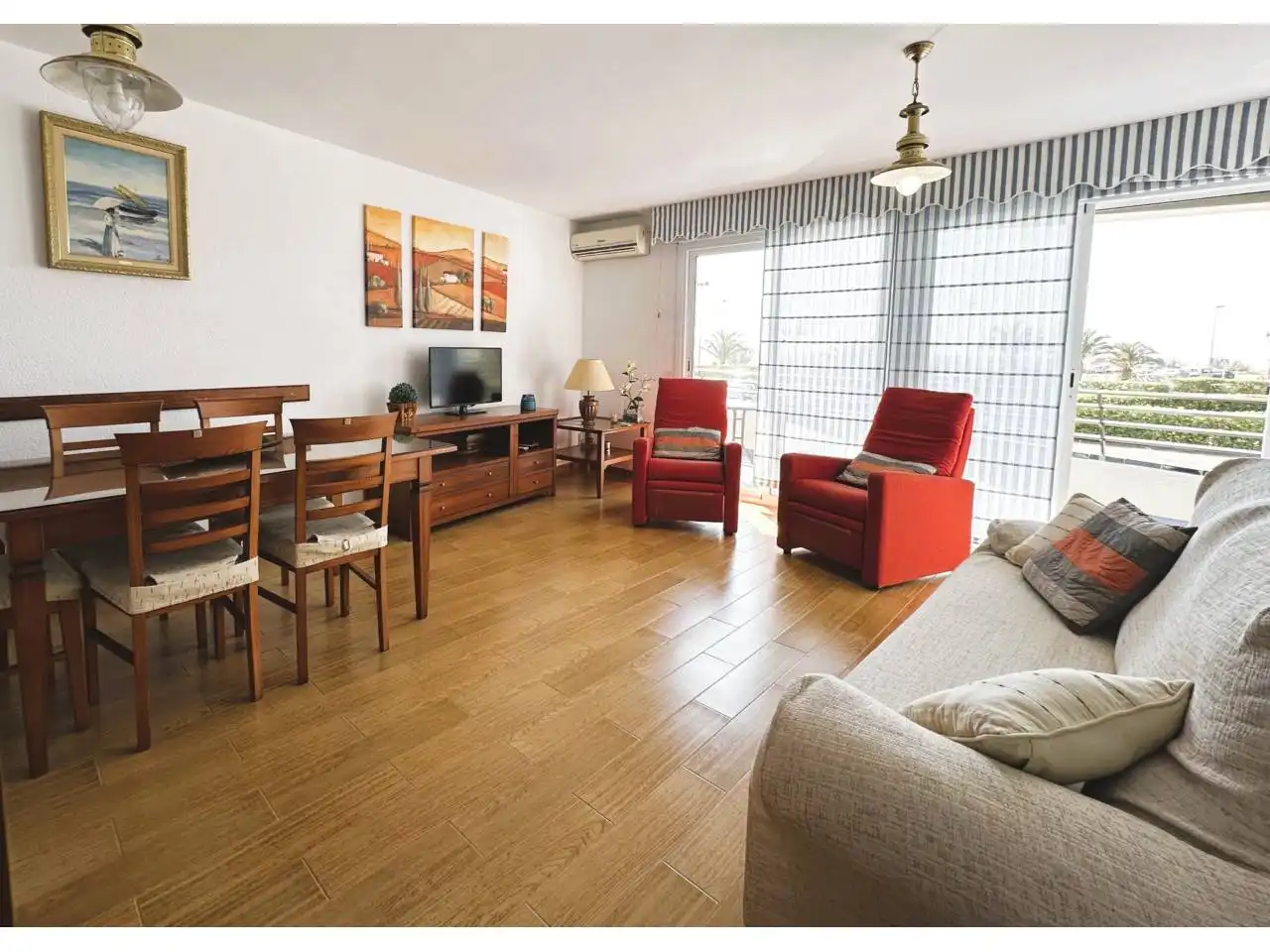 Sala de estar de Piso en venta en L'Estartit con Aire acondicionado, Parquet y Terraza
