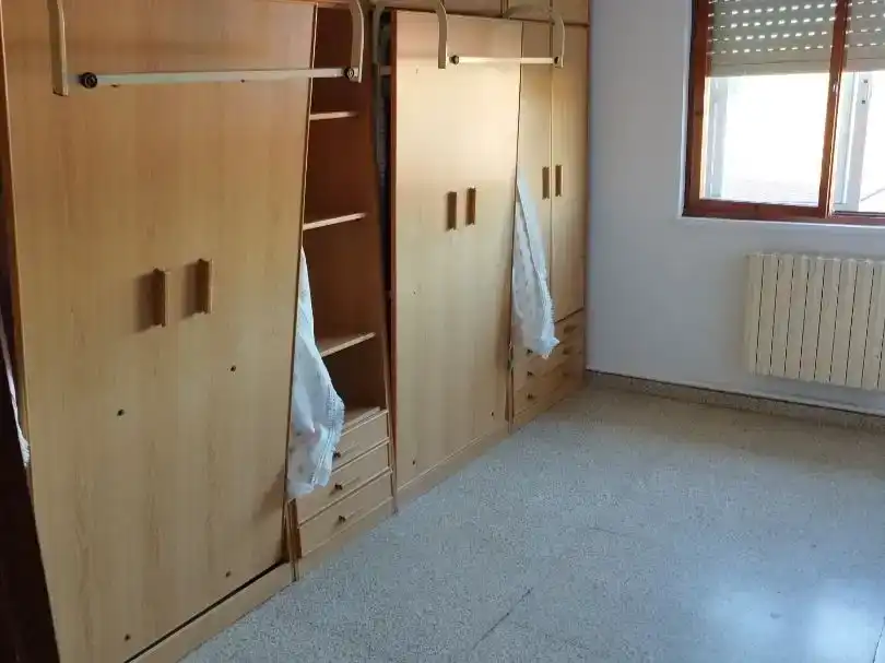 Schlafzimmer von Wohnung zur Miete in Almanza mit Möbliert