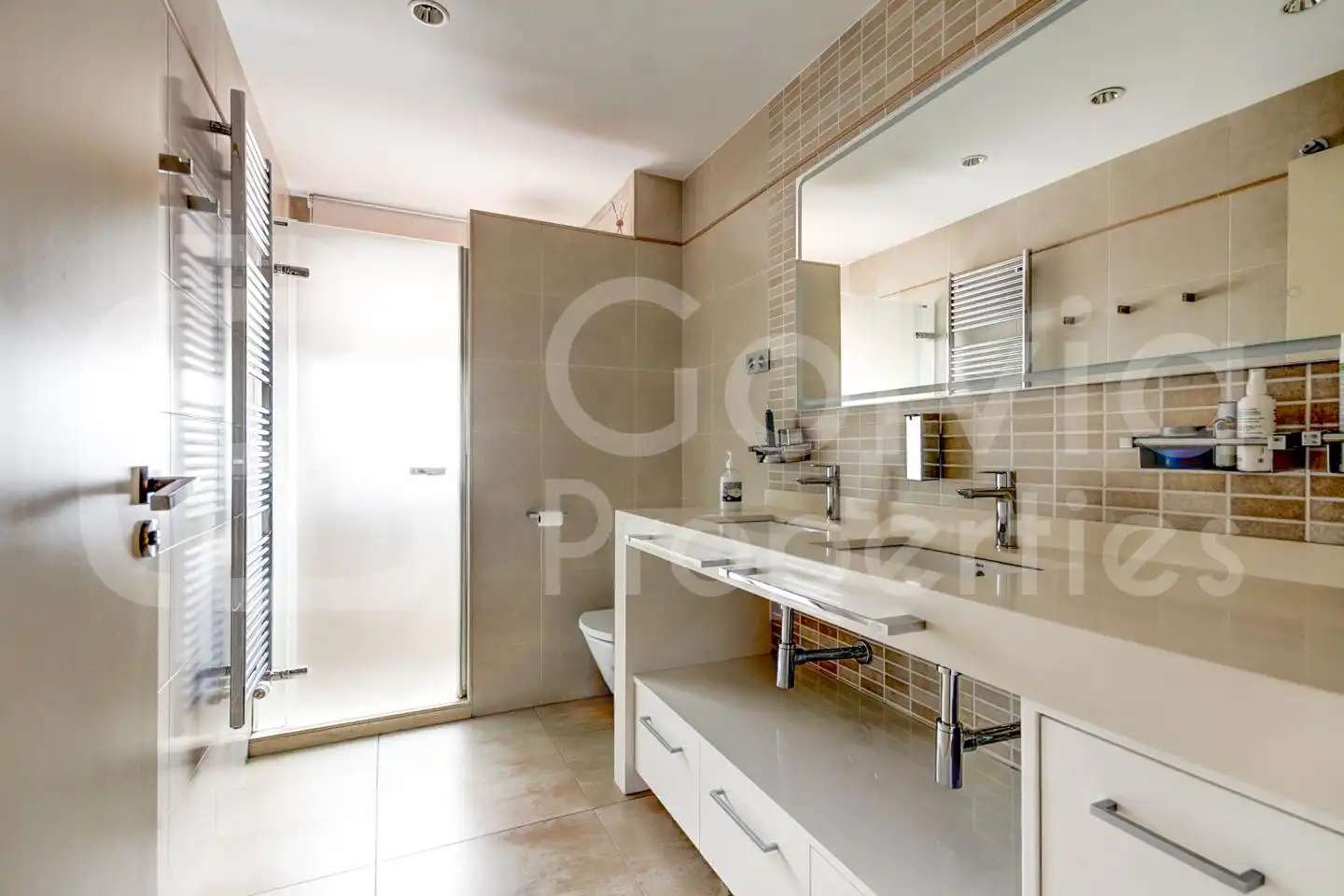 Baño de Casa o chalet en venta en Viladecans con Aire acondicionado, Calefacción y Jardín privado
