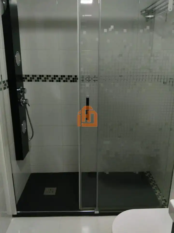 Badezimmer von Wohnung zum Verkauf in León Capital  mit Heizung, Parkett und Abstellraum