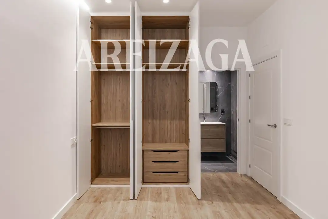 Bedroom of Flat for sale in Donostia - San Sebastián   with Heating, Terrace and Balcony