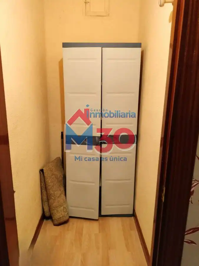 Dormitori de Apartament en venda en Miranda de Ebro amb Calefacció, Parquet i Moblat