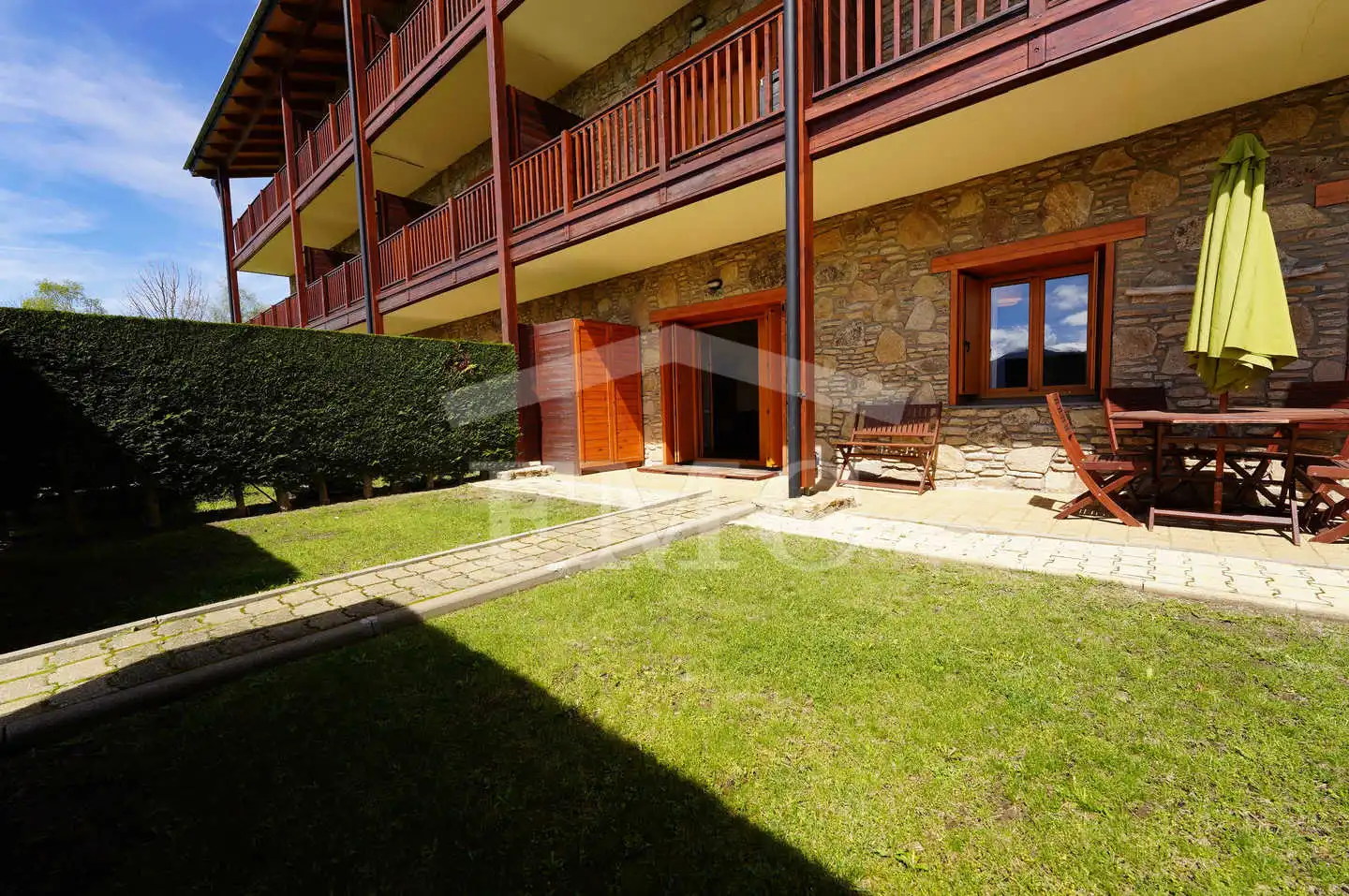 Terrasse von Erdgeschoss zum Verkauf in Font-Romeu-Odeillo-Via mit Heizung, Privatgarten und Parkett