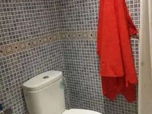 Bathroom of Study for rent in Marbella  with Air Conditioner, Furnished and Community pool