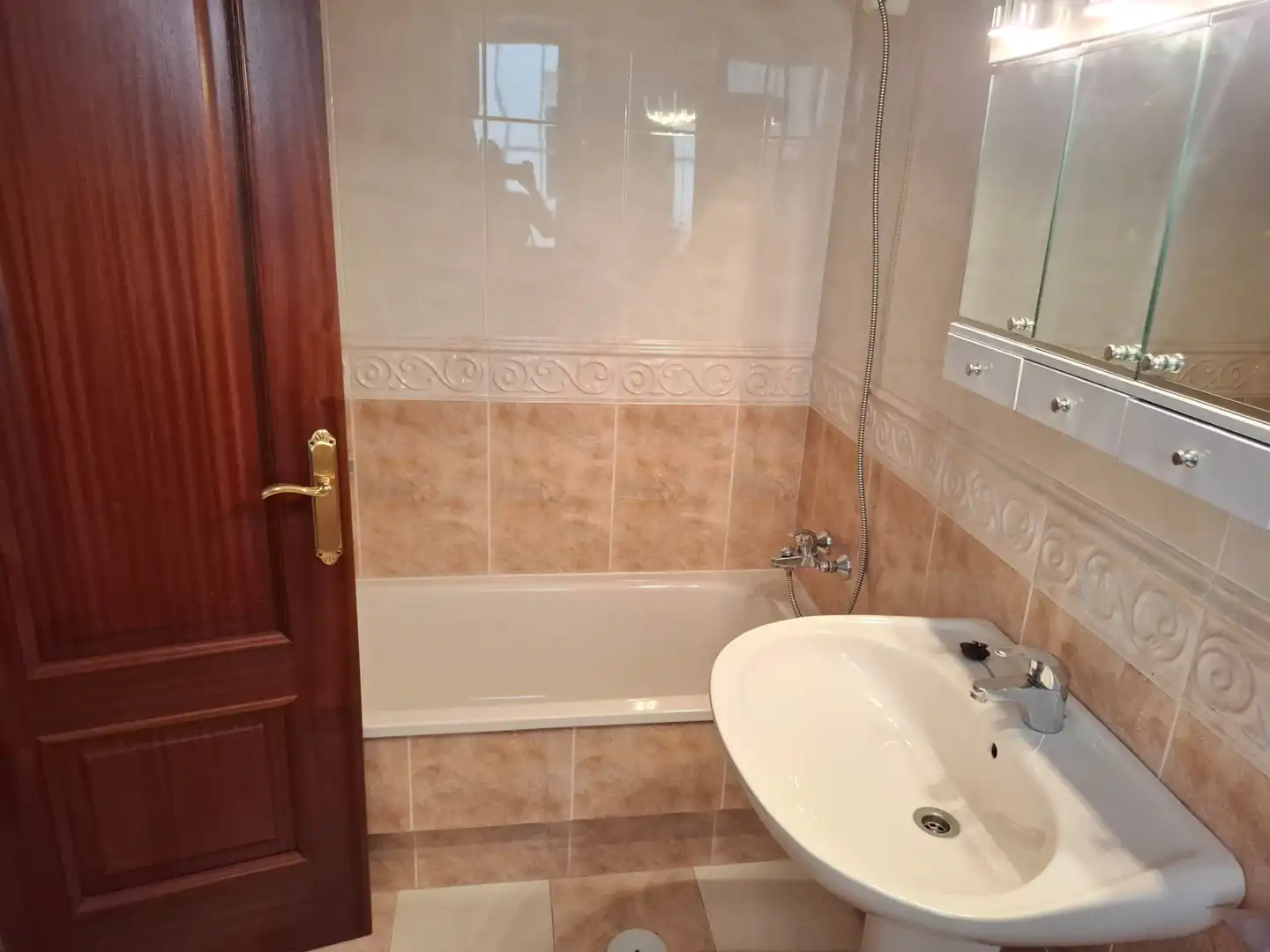 Bany de Pis en venda en Viveiro amb Terrassa