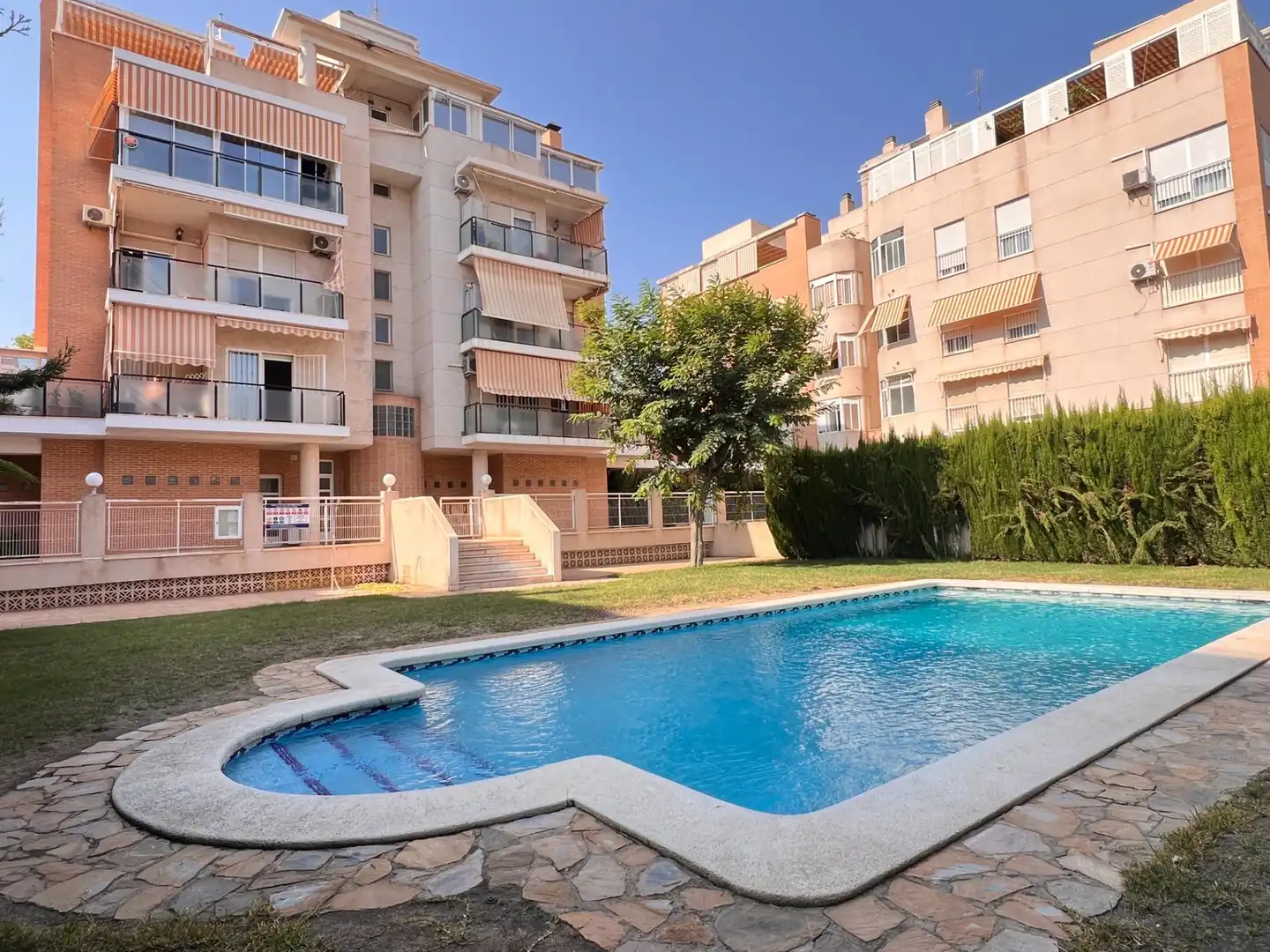 Piscina de Pis de lloguer en Elche / Elx amb Moblat, Balcó i Piscina comunitària