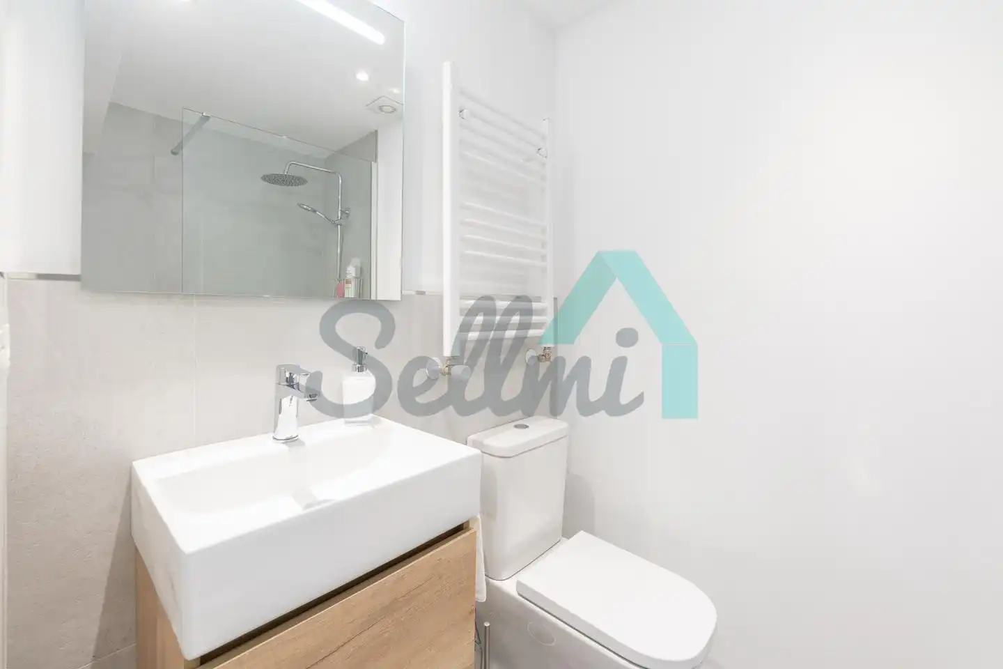 Badezimmer von Wohnung zur Miete in Oviedo  mit Heizung, Parkett und Terrasse