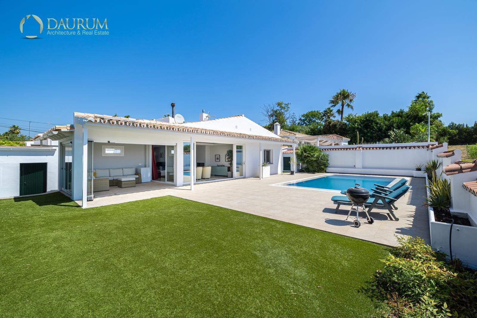 Exterior view of House or chalet for sale in Marbella  with Heating, Private garden and Terrace