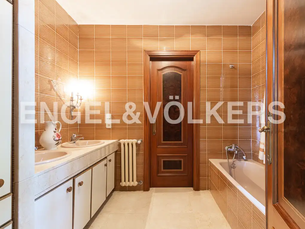 Bathroom of Houses for sale in Ontinyent  with Air Conditioner, Heating and Private garden