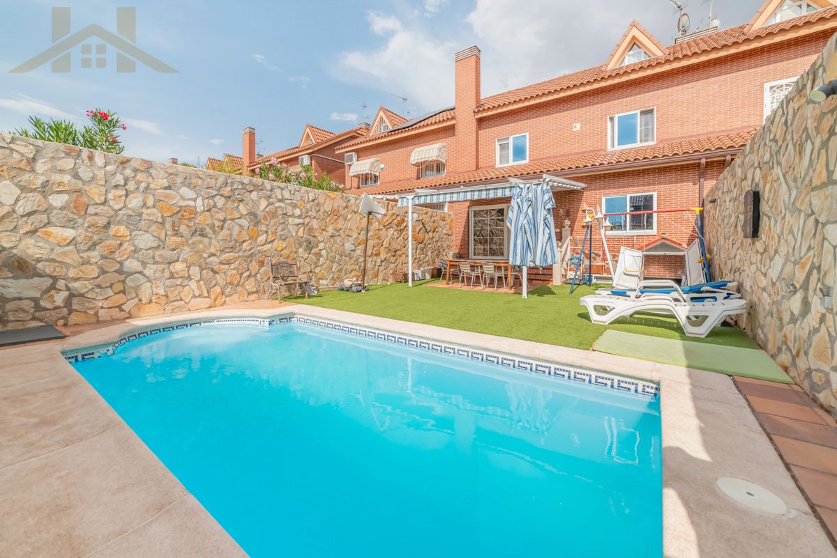 Swimming pool of House or chalet for sale in Rivas-Vaciamadrid  with Air Conditioner, Heating and Private garden