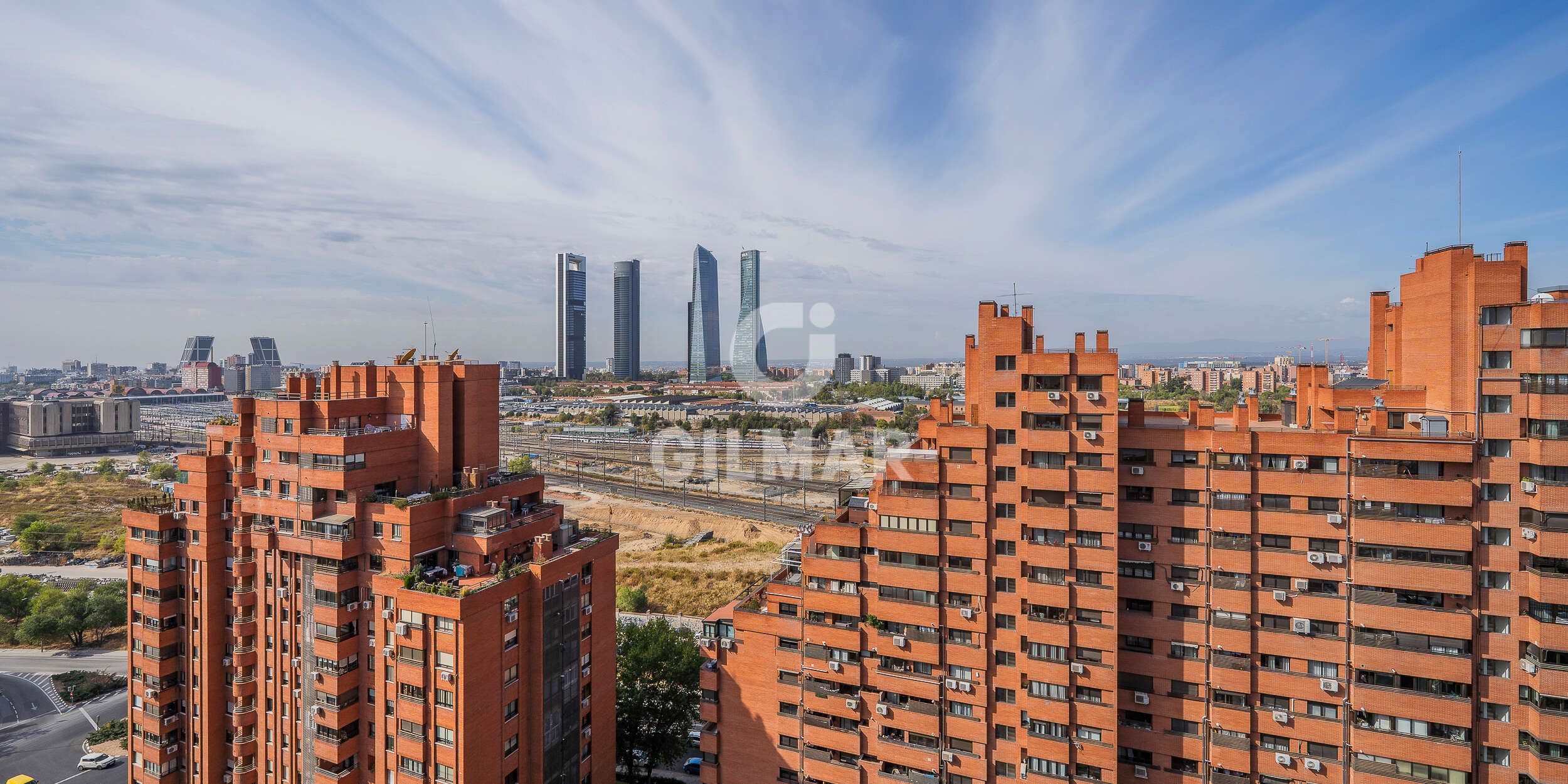 Exterior view of Attic for sale in  Madrid Capital  with Heating, Private garden and Swimming Pool