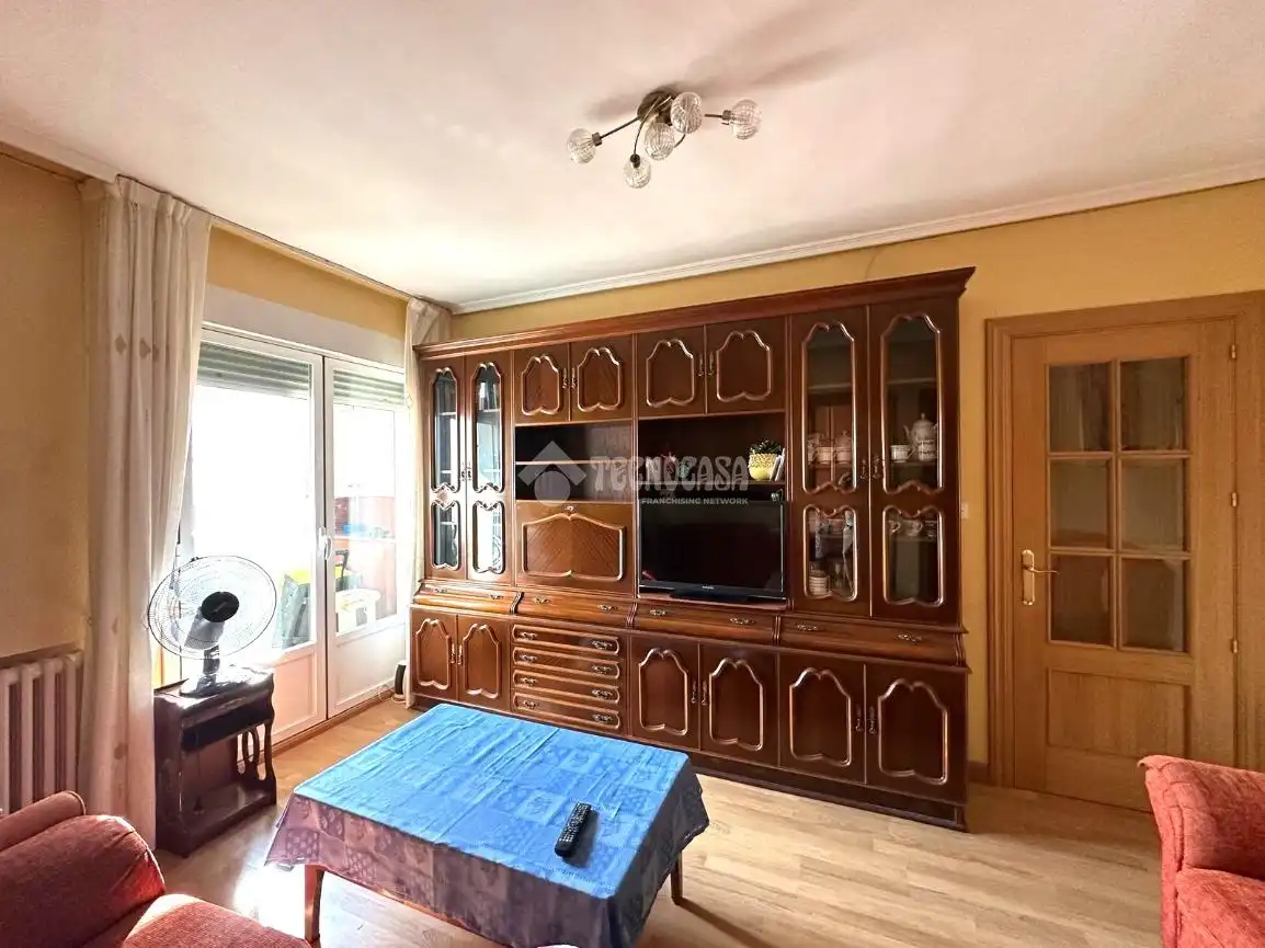 Sala d'estar de Pis en venda en Valladolid amb Calefacció i Moblat